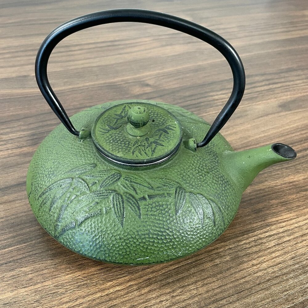 Japanese Style Enamel Lined Green Cast Iron Tea Pot Infuser Basket Bamboo Detail